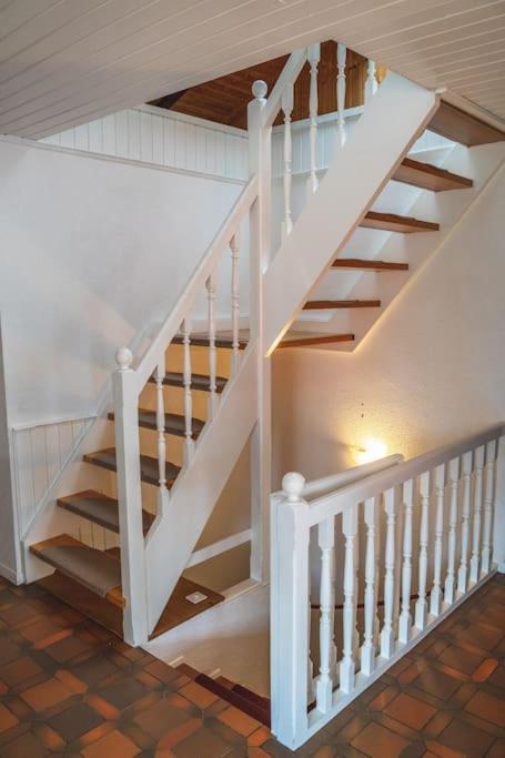 Cheerful Villa With Fireplace, Bath-Tub And Garden Noville المظهر الخارجي الصورة