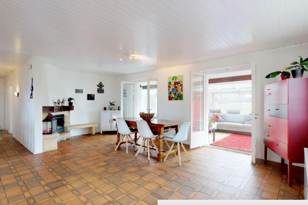 Cheerful Villa With Fireplace, Bath-Tub And Garden Noville المظهر الخارجي الصورة