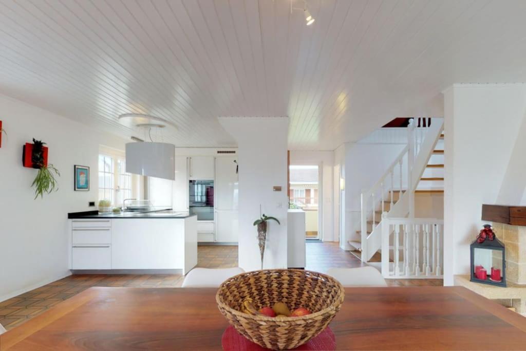 Cheerful Villa With Fireplace, Bath-Tub And Garden Noville المظهر الخارجي الصورة